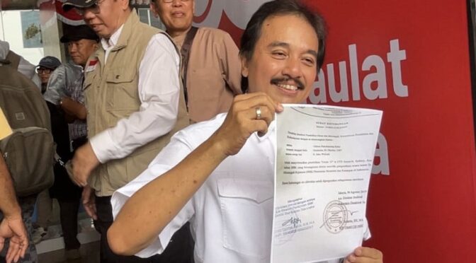 Roy Suryo Datangi Kemendikdasmen, Pertanyakan Ijazah Gibran Setara SMA