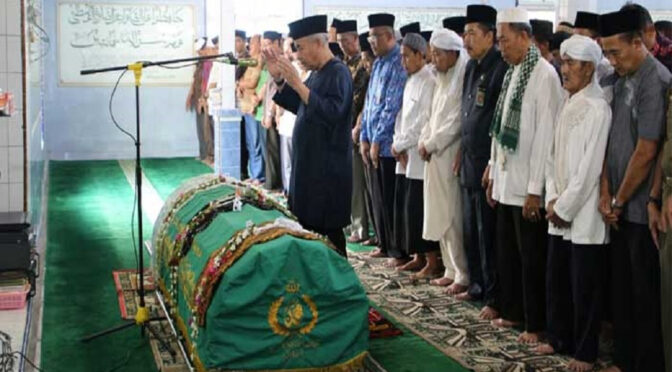 Doa dan Zikir setelah Salat Jenazah, Lengkap dengan Lafal Arab, Latin, dan Terjemah
