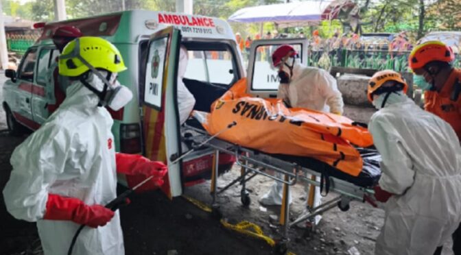 Foto-foto Penampakan Evakuasi 5 Jenazah Santri Korban Ambruknya Musala Ponpes Al Khoziny