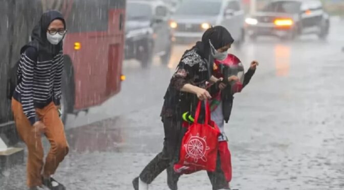 Hujan Bakal Mengguyur pada 21-27 Oktober, BMKG: Waspadai Banjir dan Longsor