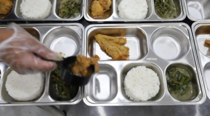 Mendikdasmen Tegaskan Tak Ada Aturan Guru Cicipi MBG sebelum Dibagikan ke Siswa