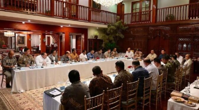 Panggil Kepala BGN, Prabowo Tegaskan Dapur MBG Wajib Punya Alat Tes Kit