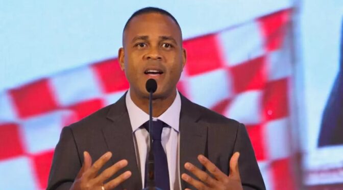 Patrick Kluivert Dipecat, DPR: Jawab Keresahan Masyarakat