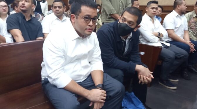 Penampakan Anak Riza Chalid Kerry Adrianto Jalani Sidang Dakwaan