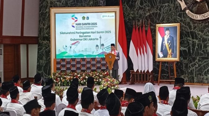 Peringati HSN 2025, Pramono Singgung Peran Santri sebagai Penjaga Moral