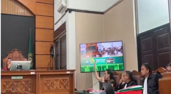 Sidang Memanas, Nikita Mirzani Protes Jaksa Soal Contoh Cyberbullying