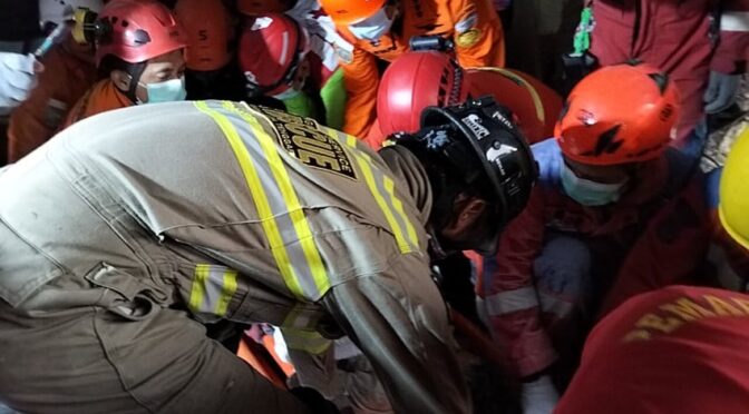 Tim SAR Kembali Evakuasi 7 Korban Bangunan Ambruk di Ponpes Al Khoziny