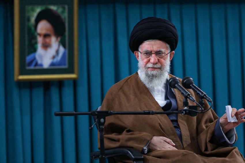 Israel Klaim Khamenei Telah Tewas, Iran Nyatakan Masih Hidup dan Memimpin Medan Perang