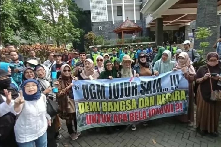Massa TPUA Sempat Ditawari Rp300 Juta agar Batal ke UGM dan Rumah Jokowi