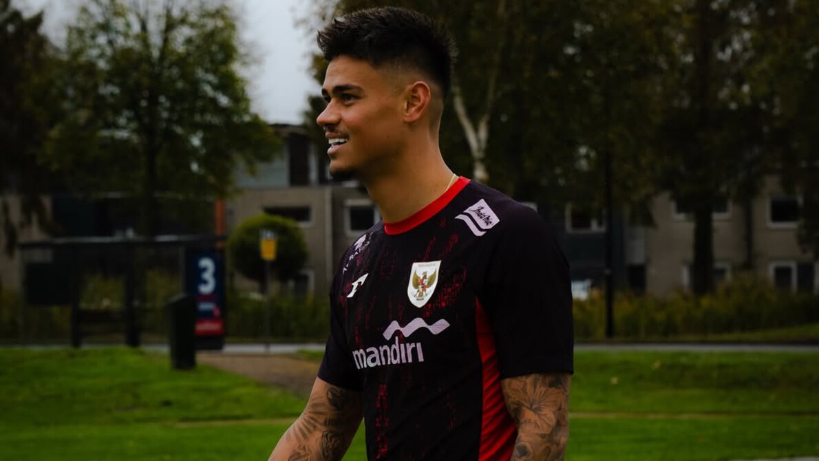 Masa Depan Mees Hilgers di Ujung Tanduk? Pelatih FC Twente Beri Sinyal Perpisahan untuk Bek Timnas Indonesia